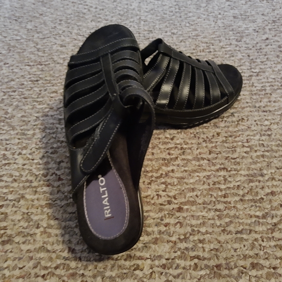 🍎 2 pairs Rialto slip on sandals - Picture 2 of 6